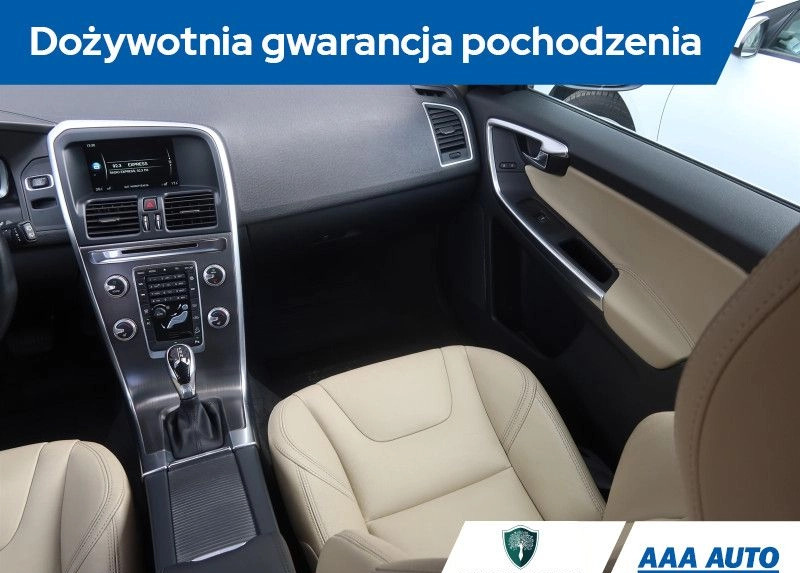 Volvo XC 60 cena 94000 przebieg: 132411, rok produkcji 2015 z Przysucha małe 254